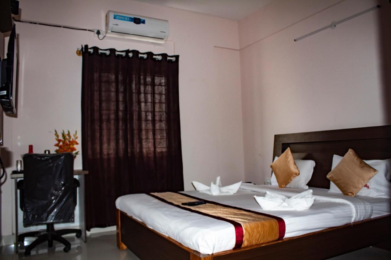 Hotel Royal Suites Bangalore Buitenkant foto