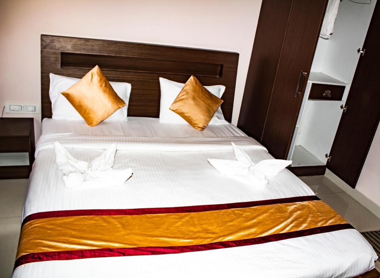 Hotel Royal Suites Bangalore Buitenkant foto